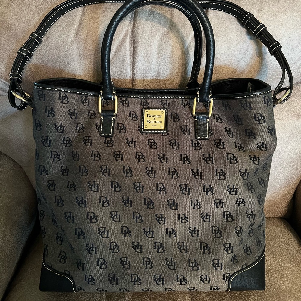 Dooney & Bourke Purse